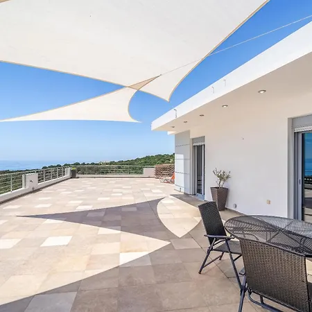 M And T Seaview 360 Vila *